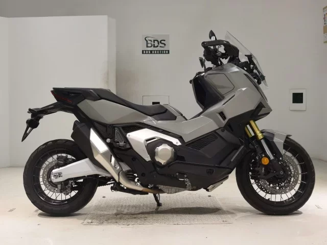 Honda X-ADV750-2 лот № 0497 оценка 6  с аукциона в Японии