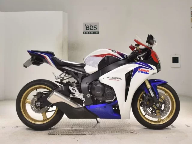 Honda CBR1000RR лот № 2946 оценка 5  с аукциона в Японии