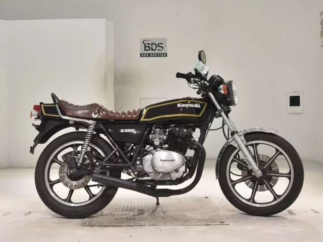 Kawasaki Z250FT лот № 2908 оценка 4  с аукциона в Японии