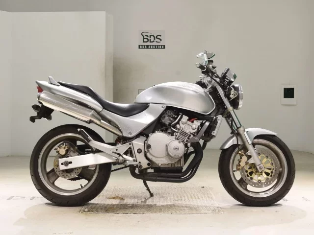 Honda HORNET250 лот № 5304 оценка 4  с аукциона в Японии
