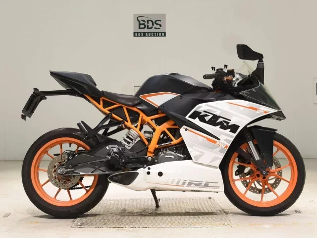 KTM  RC390 лот № 7901 оценка 4  с аукциона в Японии