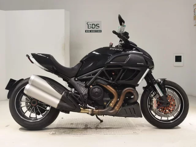 Ducati  DIAVEL лот № 0266 оценка 4  с аукциона в Японии