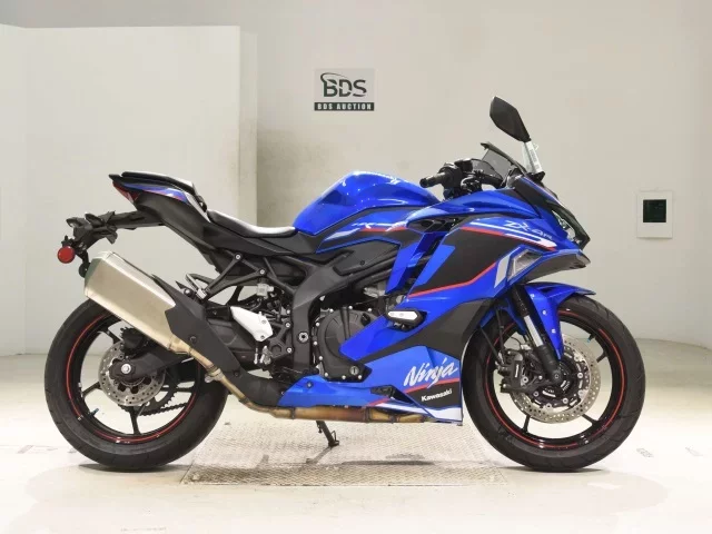 Kawasaki ZX-4R SE лот № 5037 оценка 7  с аукциона в Японии