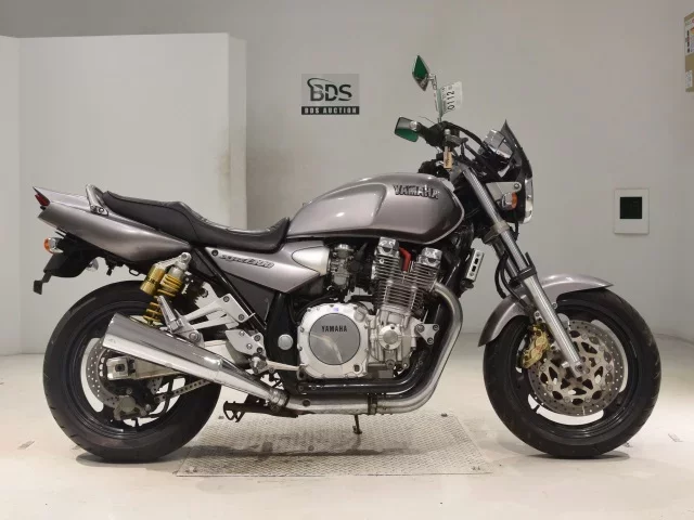 Yamaha XJR1300 лот № 0112 оценка 4  с аукциона в Японии