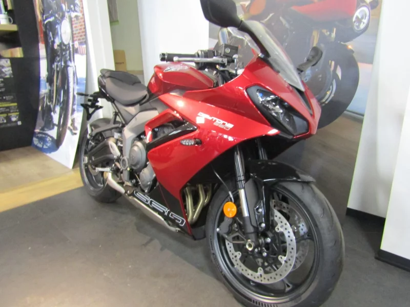 Triumph TRIUMPH DAYTONA 660
