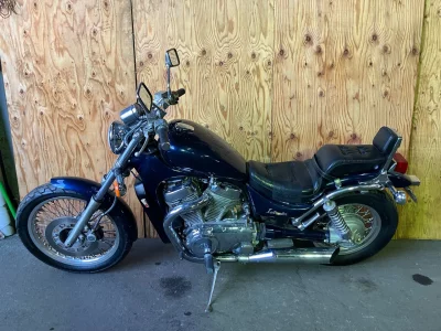 Suzuki INTRUDER 750