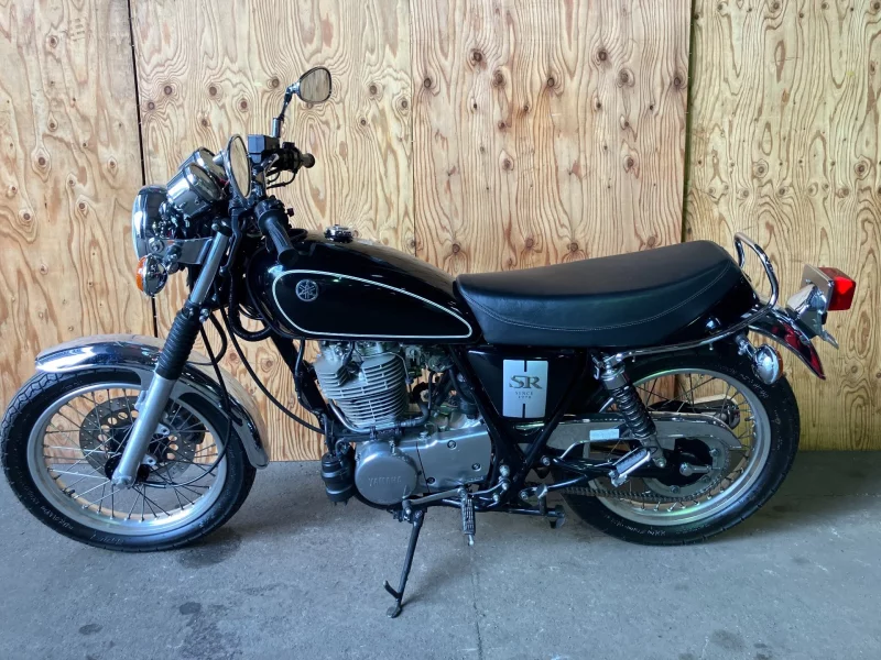 Yamaha SR400-1