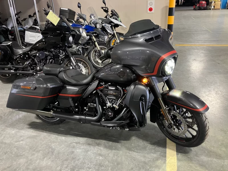 Harley-Davidson HARLEY FLHXSE CVO