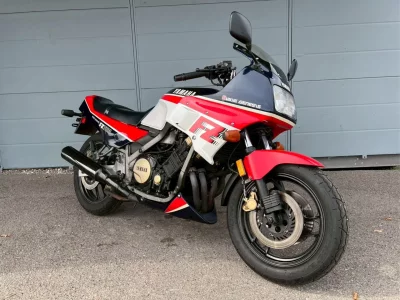 Yamaha FZ750