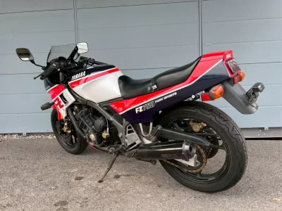 Yamaha FZ750