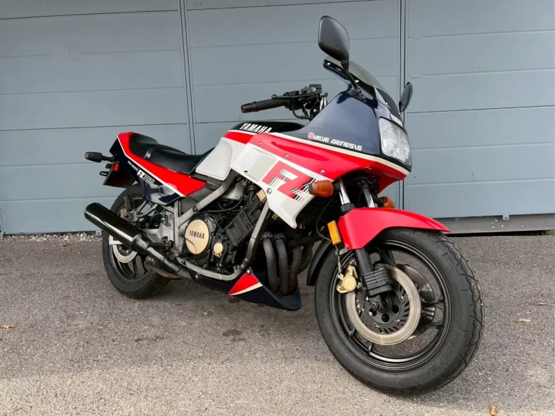 Yamaha FZ750