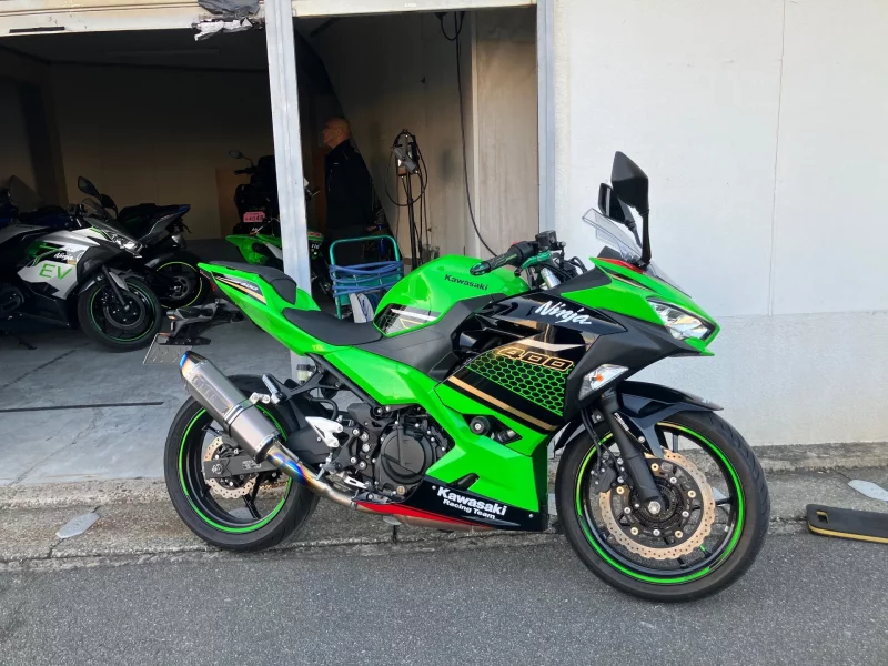 Kawasaki Ninja 400 KRT ED лот № 02463 оценка 4  с аукциона в Японии