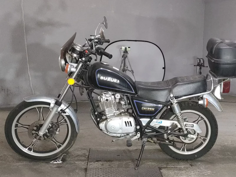 Suzuki GN125H