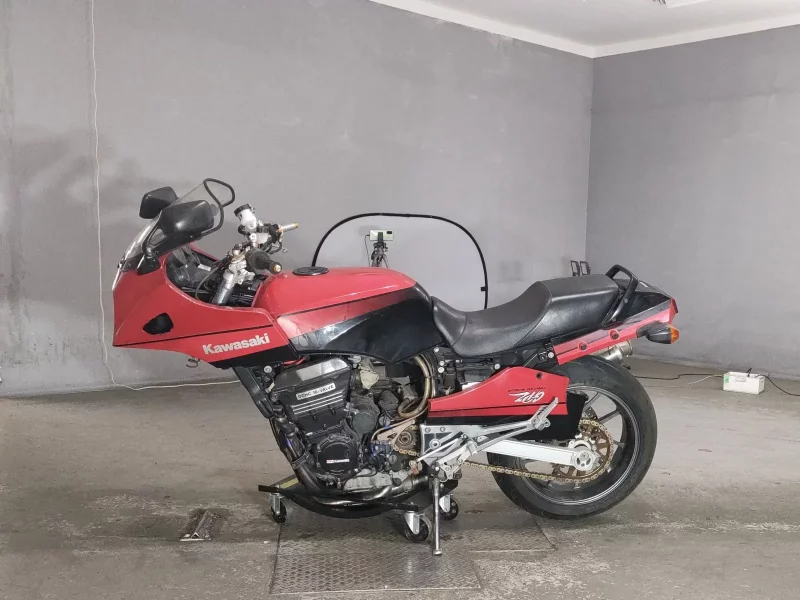 Kawasaki GPZ900R
