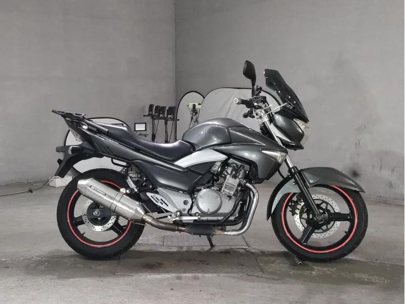Suzuki GSR250