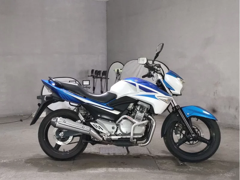 Suzuki GSR250