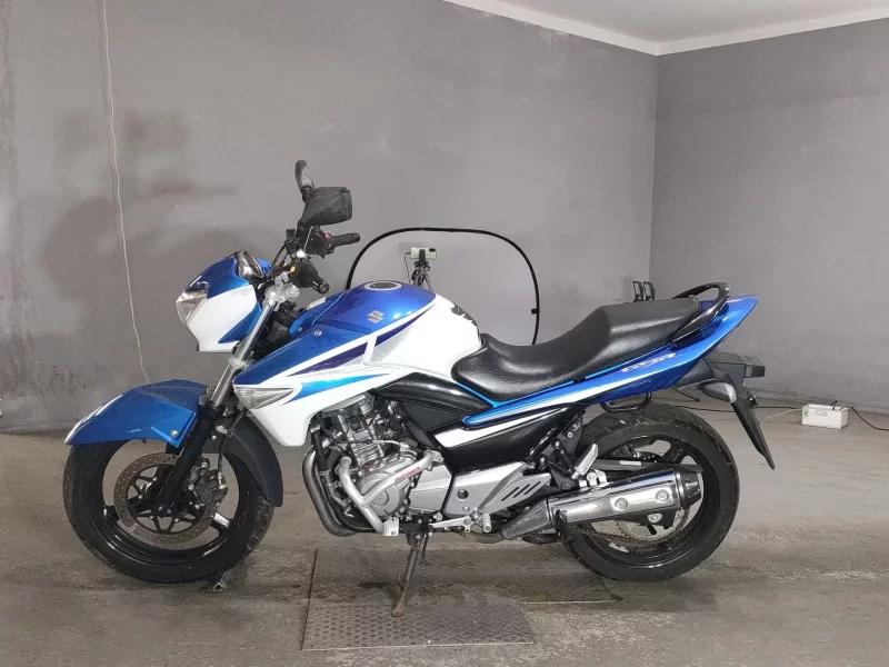 Suzuki GSR250