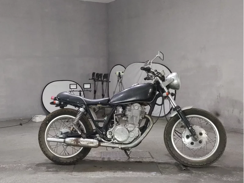 Yamaha SR400-1