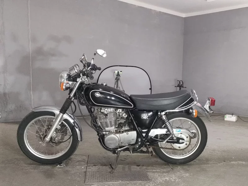 Yamaha SR400-1
