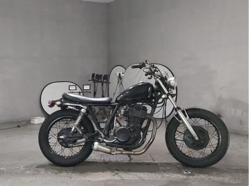 Yamaha SR400-1