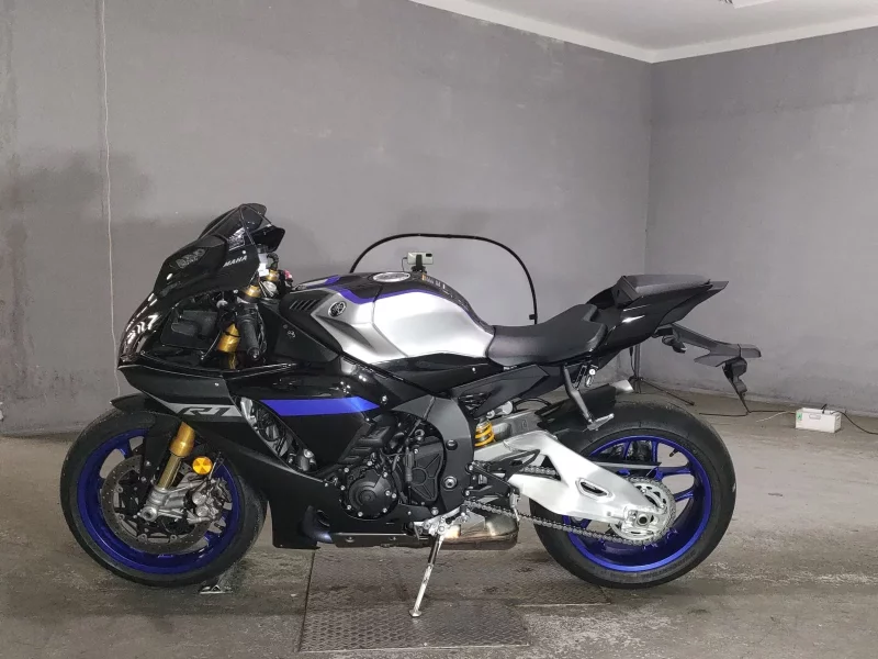 Yamaha YZF-R1M