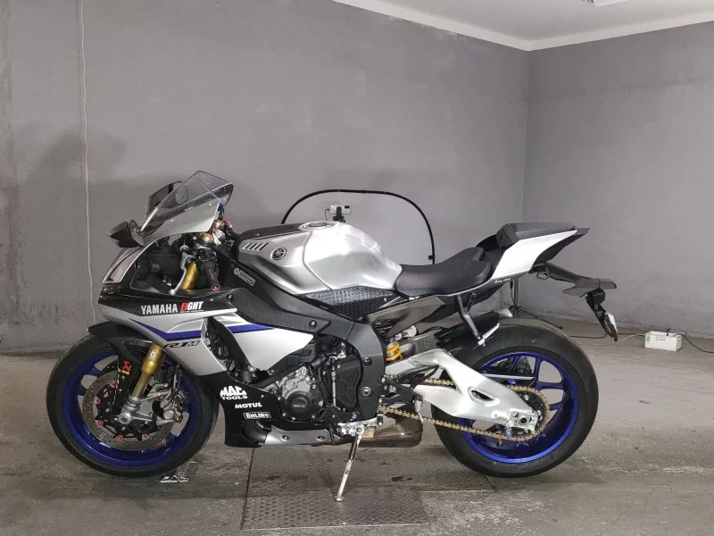 Yamaha YZF-R1M