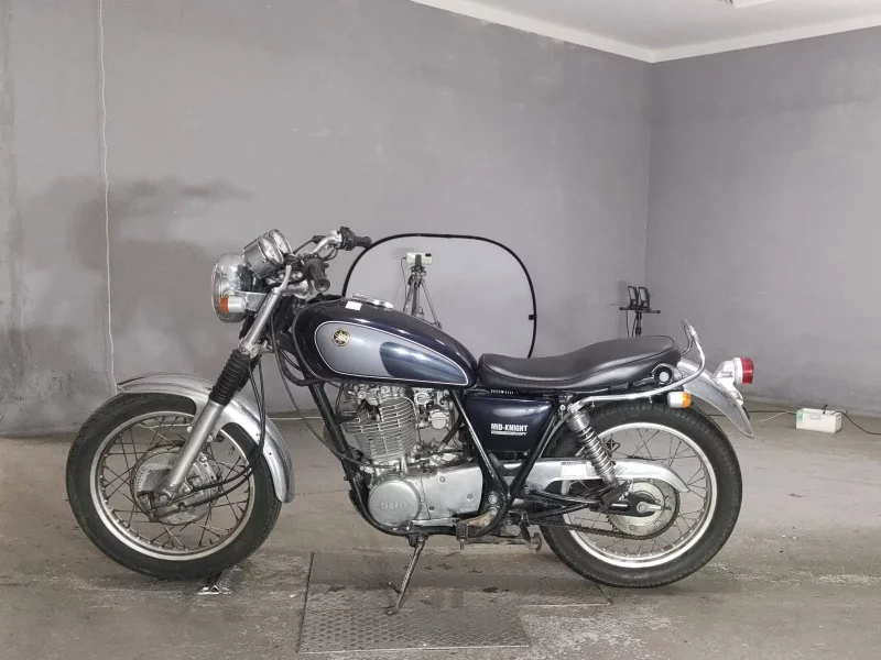 Yamaha SR400-1