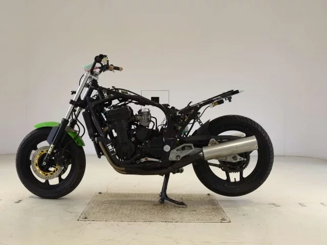 Kawasaki GPX750R SHO LOUIS NOT EQUIPPED