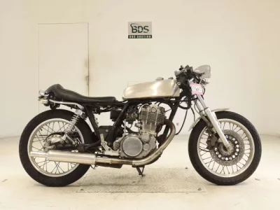 Yamaha SR400-3