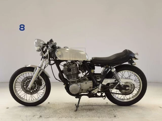 Yamaha SR400-3