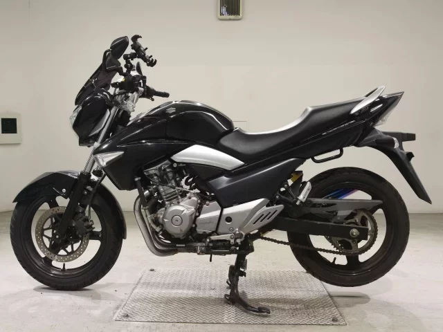 Suzuki GSR250