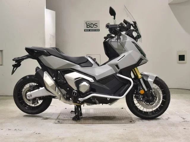 Honda X-ADV750-2 лот № 2701 оценка 8  с аукциона в Японии