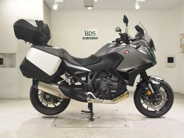 Honda NT1100 лот № 5423 оценка 5  с аукциона в Японии