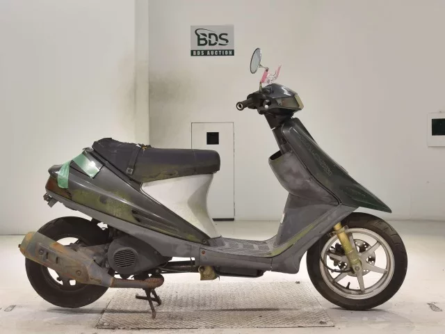 Suzuki ADDRESS V100