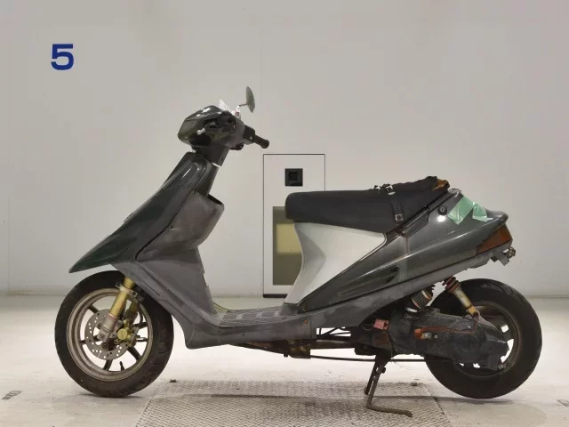 Suzuki ADDRESS V100