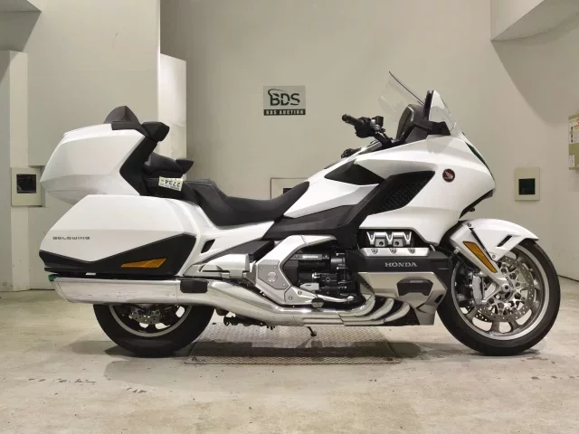 Honda GL1800 TOUR D лот № 2734 оценка 6  с аукциона в Японии