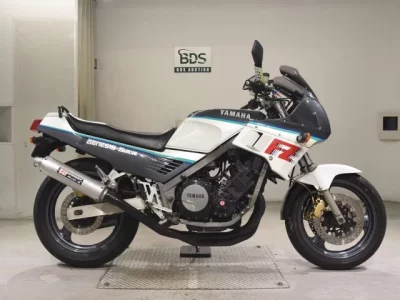 Yamaha FZ750