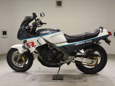 Yamaha FZ750
