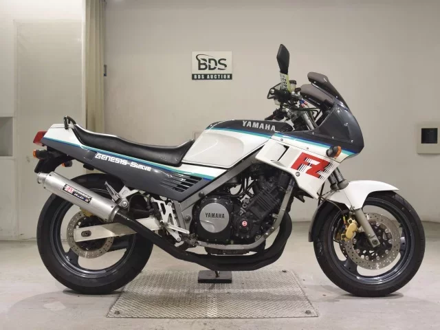 Yamaha FZ750