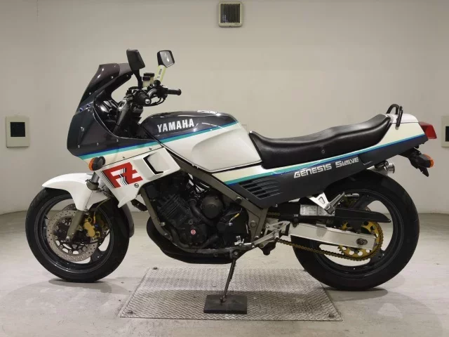 Yamaha FZ750