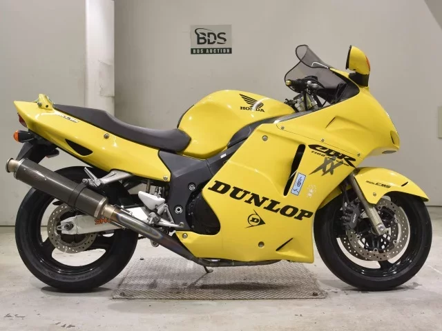Honda CBR1100XX лот № 2677 оценка 4  с аукциона в Японии
