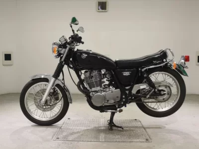 Yamaha SR400-4 лот № 5205 оценка 5  с аукциона в Японии 2