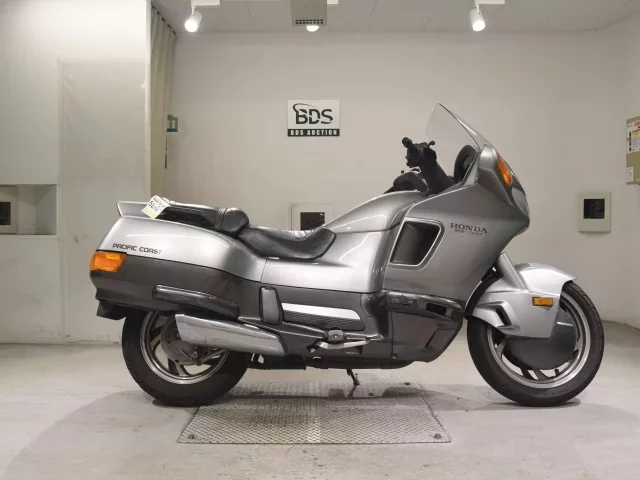 Honda PC800 лот № 5270 оценка 4  с аукциона в Японии