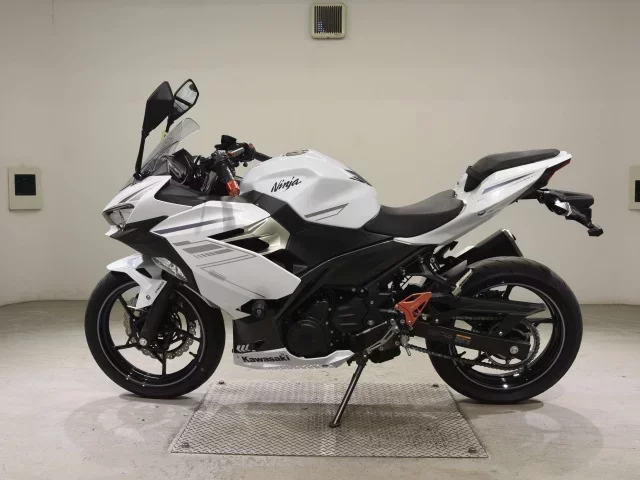 Kawasaki NINJA400-2