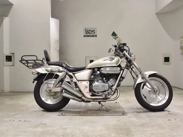 Honda MAGNA 250 лот № 2751 оценка 4  с аукциона в Японии