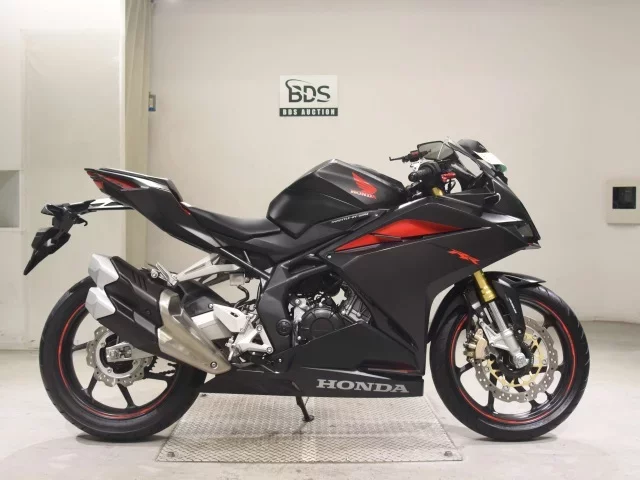 Honda CBR250RR-2A лот № 5233 оценка 6  с аукциона в Японии