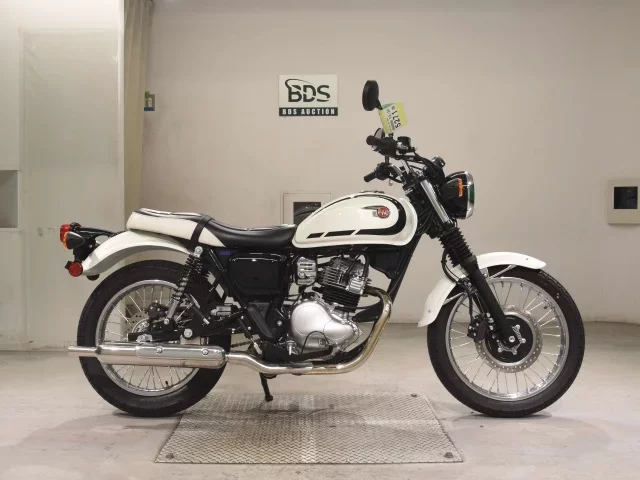 Kawasaki W230 лот № 5271 оценка 8  с аукциона в Японии