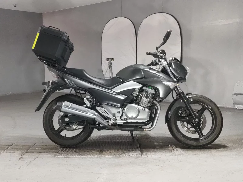 Suzuki GSR250