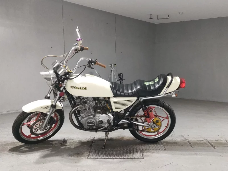 Suzuki GS425