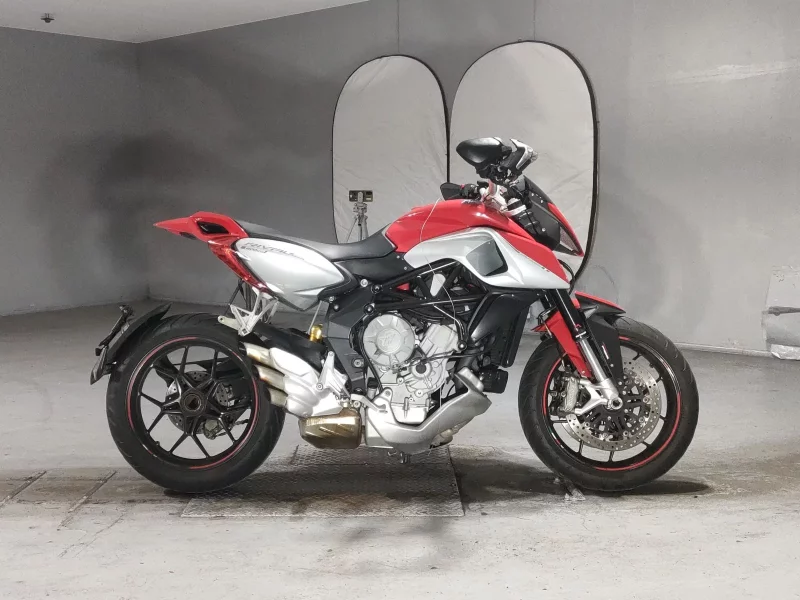 MV Agusta  STRADALE 800 лот № 5404 оценка 4  с аукциона в Японии